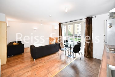 3 bed flat, Westferry Road, Canary Wharf, London, E148LU - Image 3