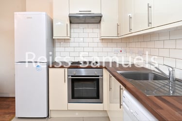 4 bed flat, Forsyth Gardens, Kennington, London, SE173NE - Image 5