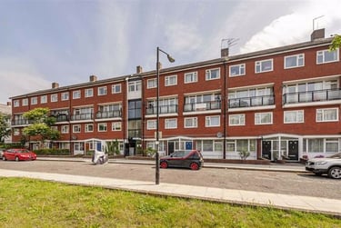 4 bed flat, Forsyth Gardens, Kennington, London, SE173NE - Image 1