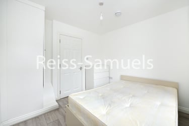 4 bed flat, High Street, Twickenham, London, TW27LA - Image 7