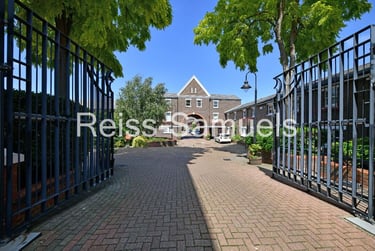 4 bed house, Lockesfield Place, Isle of Dogs, London, E143AJ - Image 1