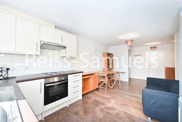 3 bed flat, Ambassador Square, Isle of Dogs, London, E149UX - Image 1