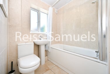 3 bed flat, Ambassador Square, Isle of Dogs, London, E149UX - Image 8