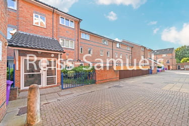 3 bed flat, Ambassador Square, Isle of Dogs, London, E149UX - Image 10