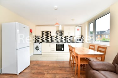 4 bed flat, Seyssel Street, Isle of Dogs, London, E143EH - Image 2