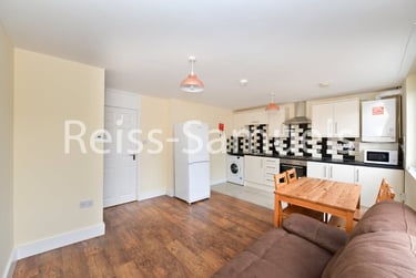 4 bed flat, Seyssel Street, Isle of Dogs, London, E143EH - Image 3