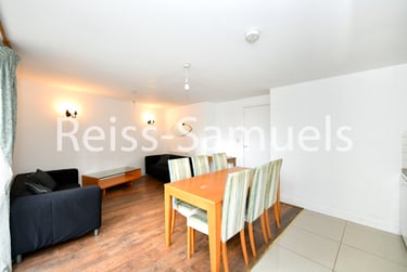 3 bed flat, Westferry Road, Canary Wharf, London, E148LS - Image 4