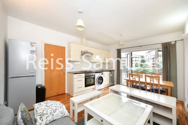 2 bed flat, Old Bellgate Place, Isle of Dogs, London, E143SX - Image 2