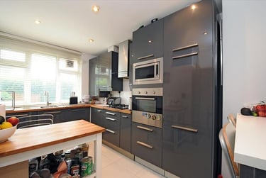 4 bed house, Cooks Road, Kennington, London, SE173NG - Image 1