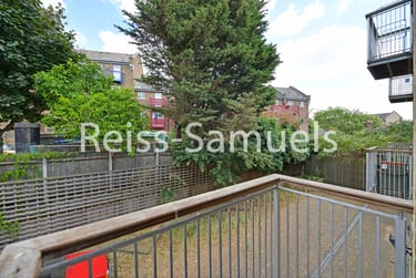 2 bed flat, Westferry Road, Isle of Dogs, London, E143RS - Image 3