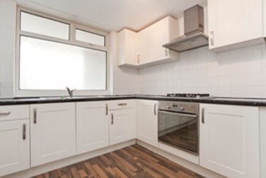 3 bed flat, Manchester Road, Isle of Dogs, London, E143BE - Image 2