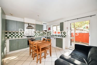 5 bed house, Ferry Street, Isle of Dogs, London, E143DT - Image 1