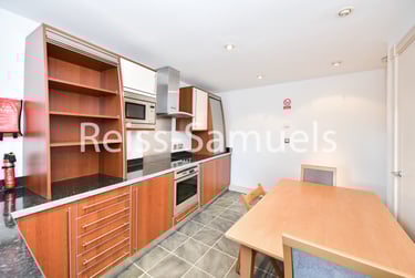 3 bed flat, Newton Place, Isle of Dogs, London, E143TT - Image 5