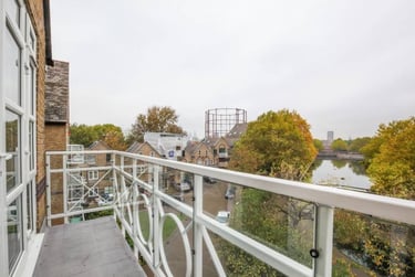 3 bed flat, Eleanor Close, Surrey Quays, London, SE166PW - Image 8