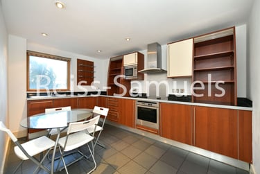 3 bed flat, Newton Place, Isle of Dogs, London, E143TT - Image 2