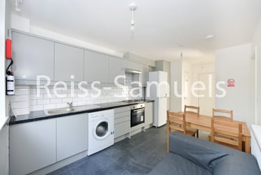 4 bed house, Whitebeam Close, Stockwell, London, SW90EG - Image 1