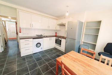 4 bed flat, Cooks Road, Kennington, London, SE173NG - Image 3