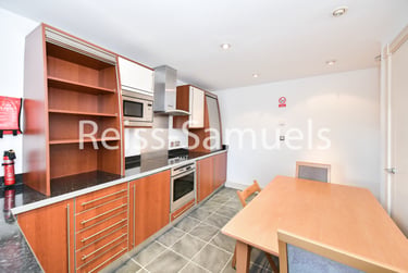 3 bed flat, Newton Place, Isle of Dogs, London, E143TT - Image 3