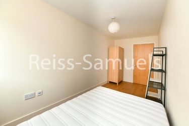 2 bed flat, Millharbour, Isle of Dogs, London, E149NA - Image 13