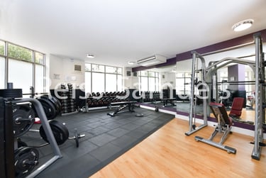 3 bed flat, Westferry Road, Canary Wharf, London, E148LU - Image 15