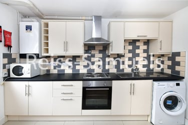 4 bed flat, Manchester Road, Isle of Dogs, London, E143DP - Image 3
