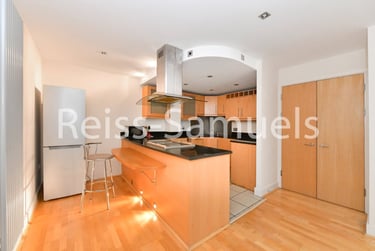 2 bed flat, Millharbour, Isle of Dogs, London, E149NA - Image 4