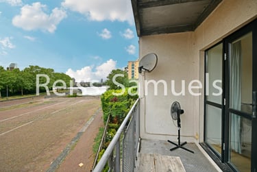 2 bed flat, Old Bellgate Place, Isle of Dogs, London, E143SX - Image 3