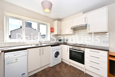 3 bed flat, Ambassador Square, Isle of Dogs, London, E149UX - Image 3