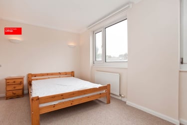 3 bed flat, Manchester Road, Isle of Dogs, London, E143BE - Image 3