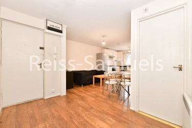 3 bed flat, Ambassador Square, Isle of Dogs, London, E149UX - Image 5