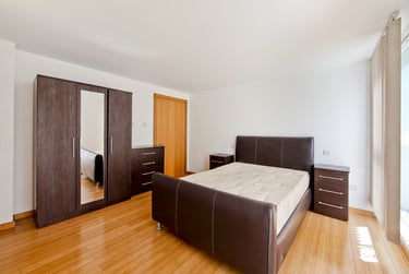 3 bed flat, Westferry Road, Isle of Dogs, London, E143RS - Image 1