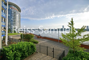 3 bed flat, Newton Place, Isle of Dogs, London, E143TT - Image 3