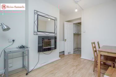 4 bed flat, Dorset Road, Stockwell, London, SW81AQ - Image 3