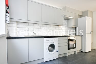 4 bed house, Whitebeam Close, Stockwell, London, SW90EG - Image 5