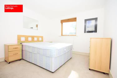 2 bed flat, Newton Place, Isle of Dogs, London, E143TT - Image 3