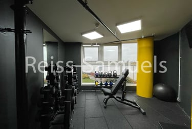 2 bed flat, Newton Place, Isle of Dogs, London, E143TT - Image 11
