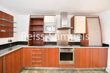 3 bed flat, Newton Place, Isle of Dogs, London, E143TT - Image 4