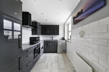 2 bed flat, Millennium Drive, Isle of Dogs, London, E143GH - Image 2