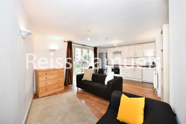 3 bed flat, Westferry Road, Canary Wharf, London, E148LU - Image 5
