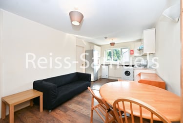 3 bed flat, Ambassador Square, Isle of Dogs, London, E149UX - Image 4