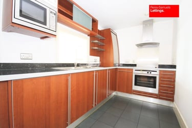 2 bed flat, Newton Place, Isle of Dogs, London, E143TT - Image 2