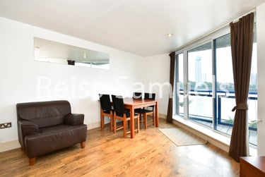 2 bed flat, Newton Place, Isle of Dogs, London, E143TT - Image 5