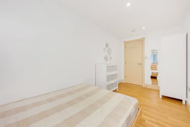 3 bed flat, Newton Place, Isle of Dogs, London, E143TT - Image 4