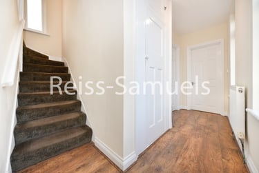 4 bed flat, High Street, Twickenham, London, TW27LN - Image 5