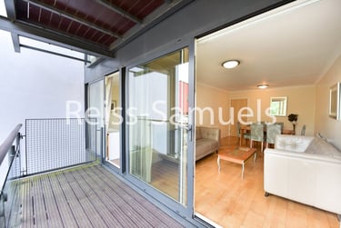 3 bed flat, Boardwalk Place, Poplar, London, E145SE - Image 2
