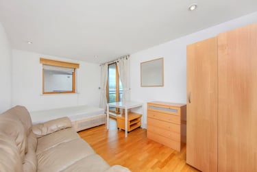 3 bed flat, Newton Place, Isle of Dogs, London, E143TT - Image 5