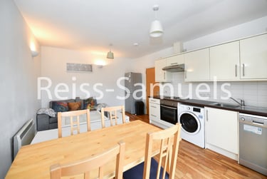 2 bed flat, Old Bellgate Place, Isle of Dogs, London, E143SX - Image 6