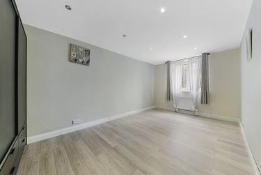 2 bed flat, Millennium Drive, Isle of Dogs, London, E143GH - Image 6