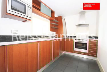 2 bed flat, Newton Place, Isle of Dogs, London, E143TT - Image 7