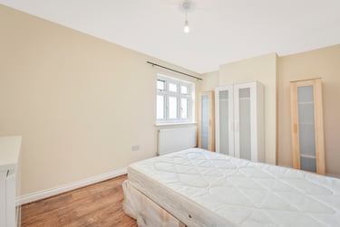 3 bed flat, High Street, Twickenham, London, TW27LA - Image 7